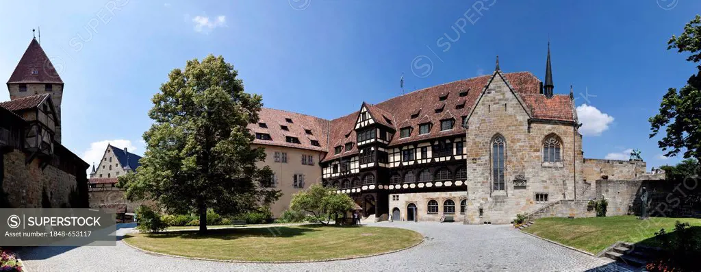 Courtyard with Fuerstenbau building, fountain and chapel, Veste Coburg castle, Coburg, Upper Franconia, Franconia, Bavaria, Germany, Europe