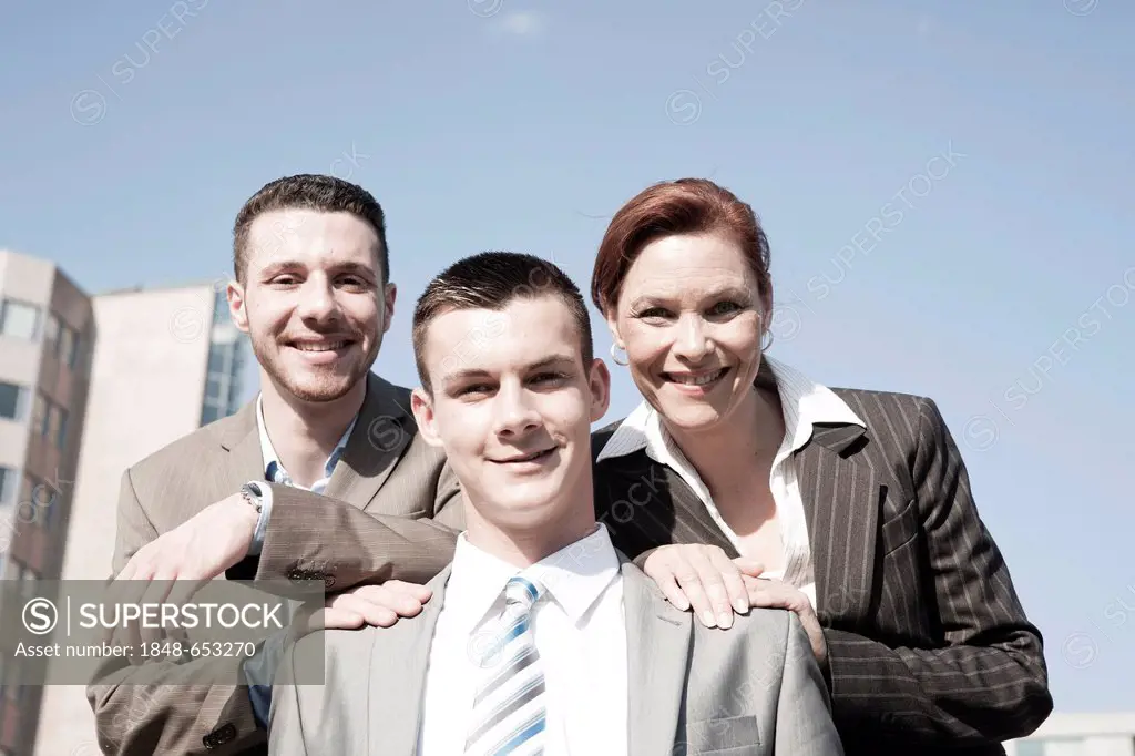 Group of business people, portrait