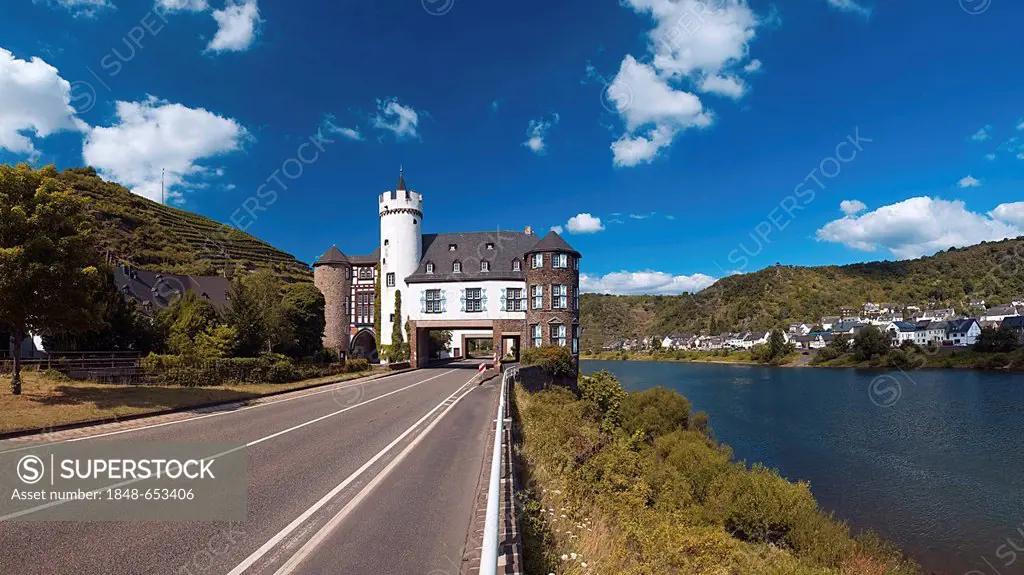 Schloss von der Leyen Castle with the main road B416 passing through it, Kobern-Gondorf on the lower Moselle River, Rhineland-Palatinate, Germany, Eur...