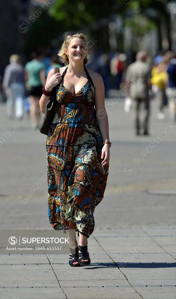 Young woman wearing a summer dress, Koenigsstrasse, Stuttgart, Baden-Wuerttemberg, Germany, Europe, PublicGround