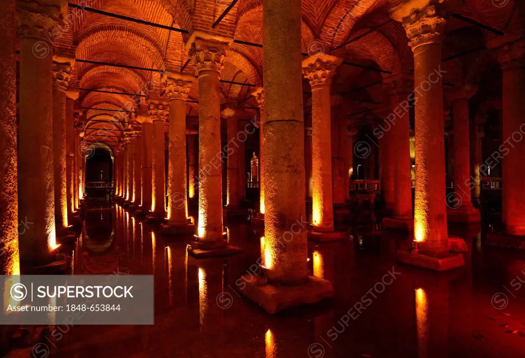 Yerebatan Sarayi, Byzantine cistern in Sultanahmet, illuminated arches with columns, interior view, Istanbul, Turkey, Europe