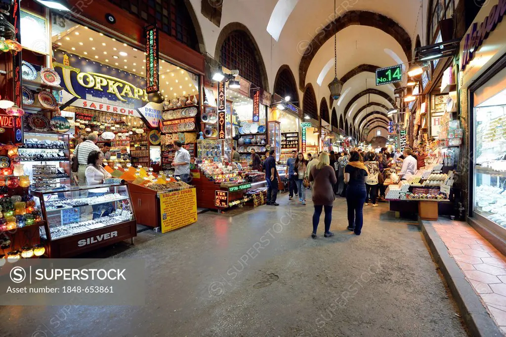 Main aisle, indoor spice bazaar, Egyptian bazaar, Eminoenue, Istanbul, Turkey, Europe, PublicGround