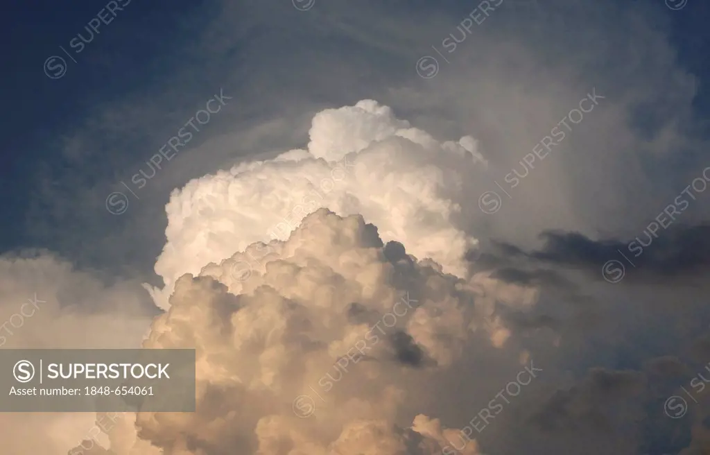 Clouds, approaching thunder-storm
