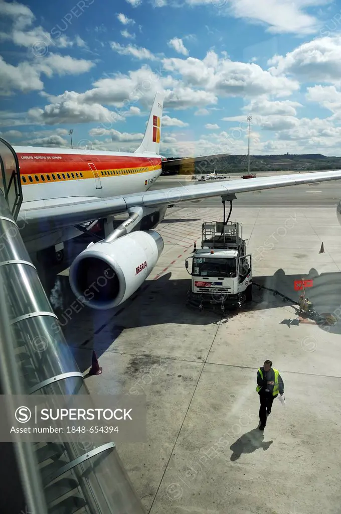 Madrid Airport, aircraft being refuelled, Spain, Europe