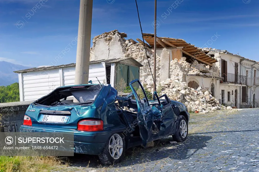 Ruined buildings destroyed by the earthquake on 6th April 2009 in Castelnuovo near L'Aquila, Abruzzo region, Italy, Europe, PublicGround