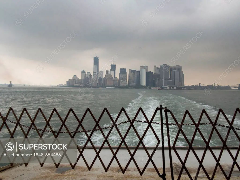 Skyline of New York City from the State Island Ferry, Manhattan, New York City, USA, North America, America