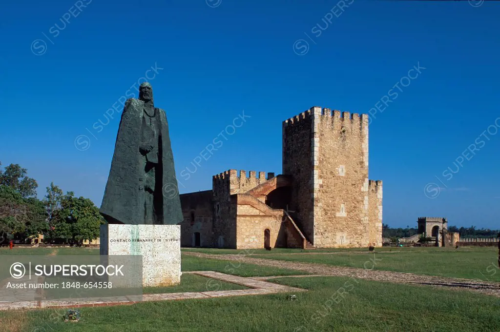 Memorial to GF Oviedo and Torre del Homenaje in the Fortaleza Ozama castle, Santo Domingo, Dominican Republic