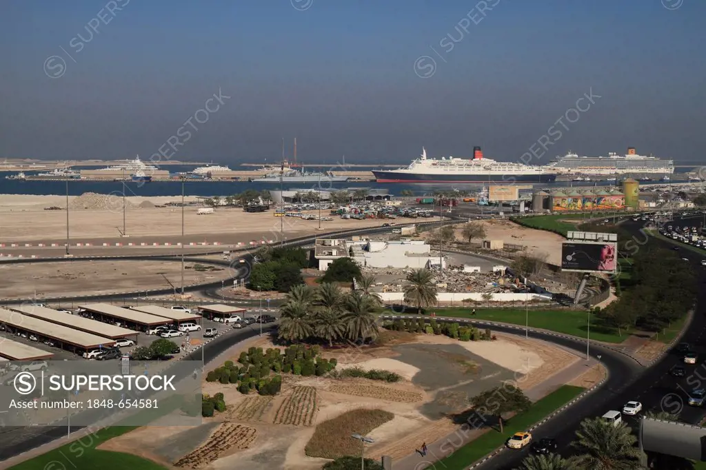 Dubai Maritime City with the motor yachts Dubai, Dubai Shadow and former cruise liner Queen Elizabeth 2, Dubai, United Arab Emirates, Middle East