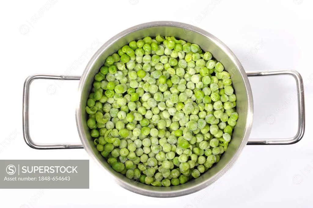 Frozen peas in a pot