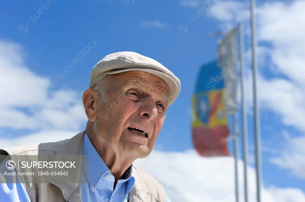 Old man with a peaked cap, portrait, Germany, Europe, PublicGround