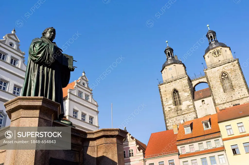 Luther monument in the market square, Lutherstadt Wittenberg, Saxony-Anhalt, Germany, Europe