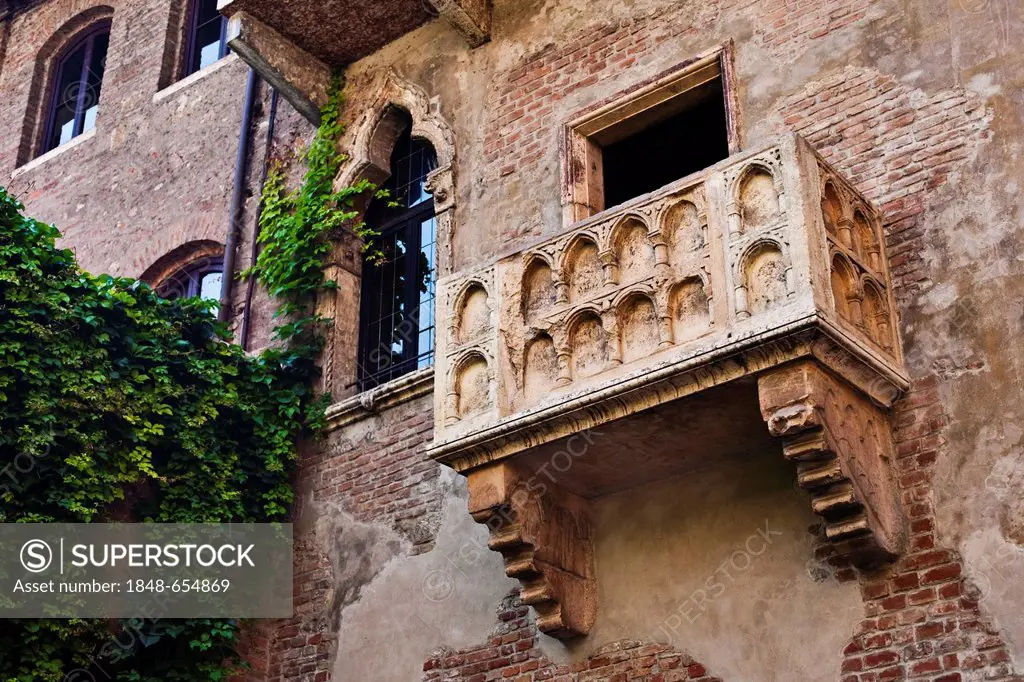 Juliet's balcony, Casa di Giulietta, Juliet's House, Verona, Italy, Europe
