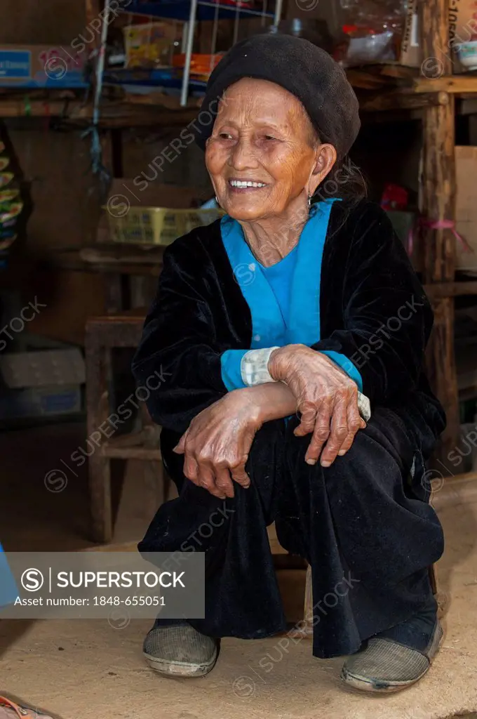 Smiling elderly woman from the Black Hmong hill tribe, ethnic minority from East Asia, Northern Thailand, Thailand, Asia