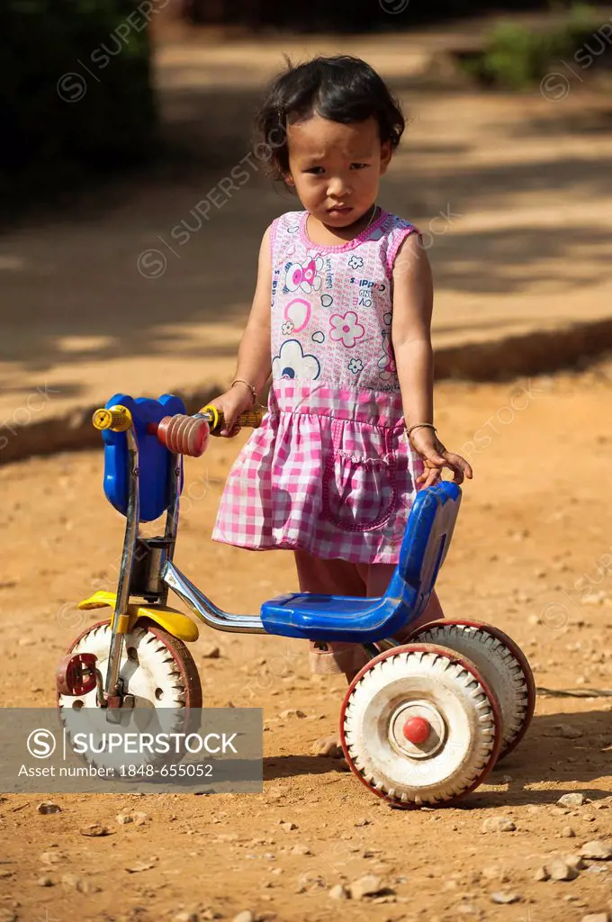 Girl from the Black Hmong hill tribe, ethnic minority from East Asia, with tricycle, Northern Thailand, Thailand, Asia
