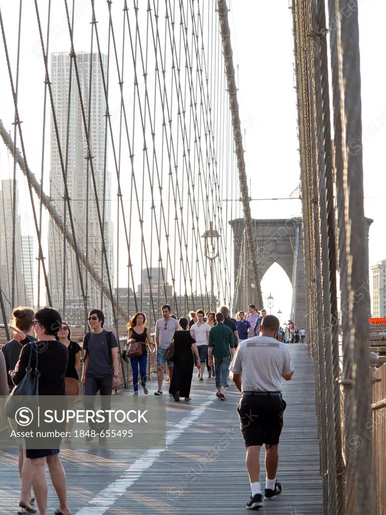 Tourists on Brooklyn Bridge, Manhattan, New York City, USA, North America, America