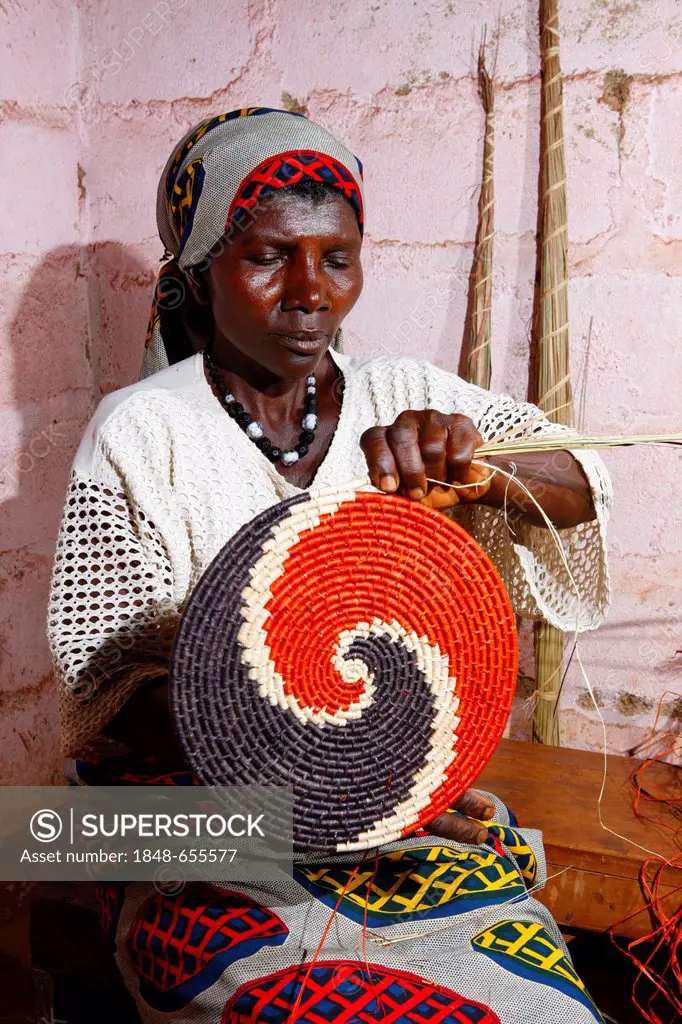 Woman making mats, place mats, from natural fibers, Bafut, Cameroon, Africa