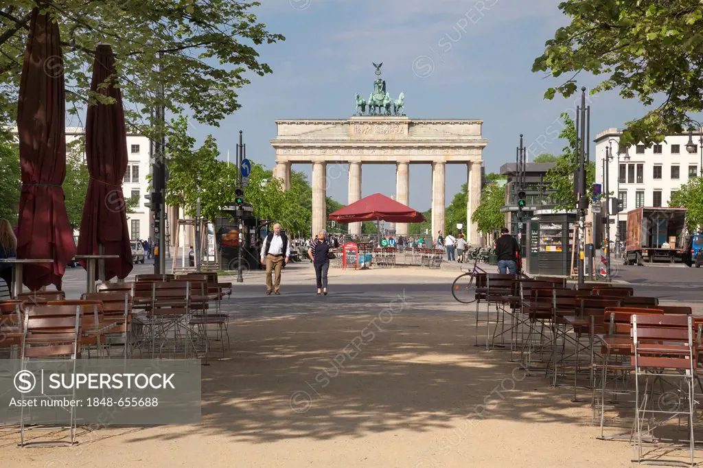 Brandenburg Gate and Pariser Platz, Berlin, Germany, Europe