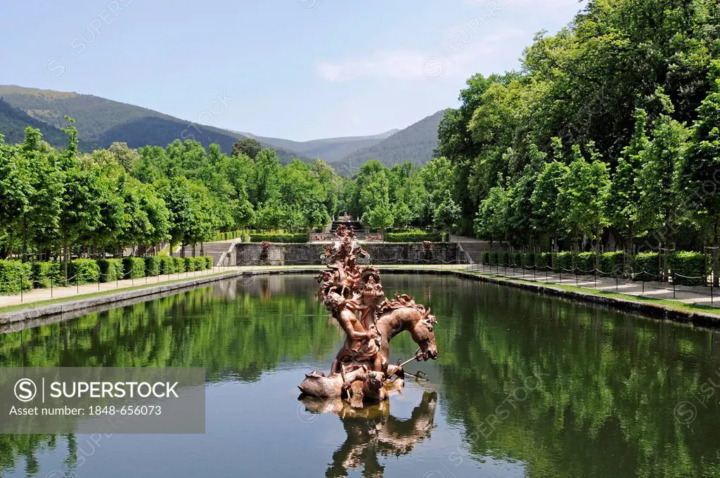 Pond, fountain, garden, Palacio Real La Granja de San Ildefonso palace, the former royal summer residence, San Ildefonso, province of Segovia, Castill...