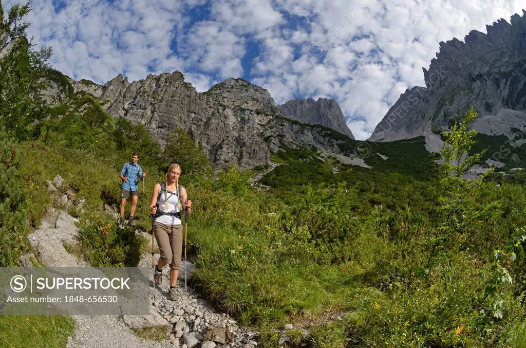 Hikers descending from Gruttenhuette hut, Mt Karlspitze, Ellmauer Tor saddle, Wilder Kaiser massif, Tyrol, Austria, Europe