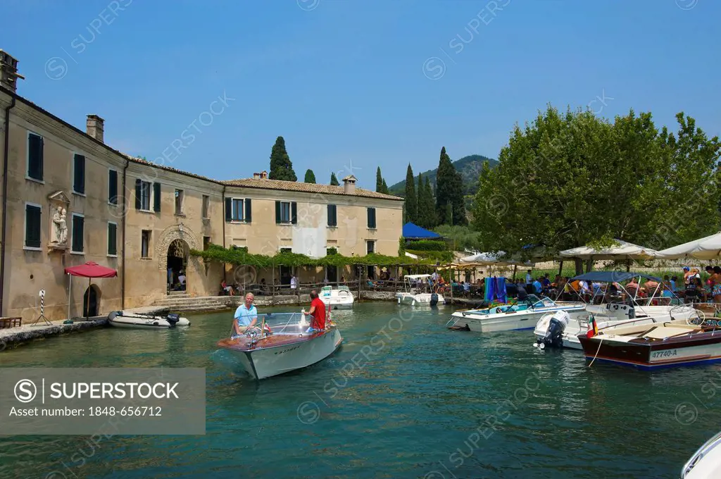 Locanda San Vigilio Restaurant on the lakefront, Punta San Vigilio point, Lake Garda, Veneto region, Italy, Europe