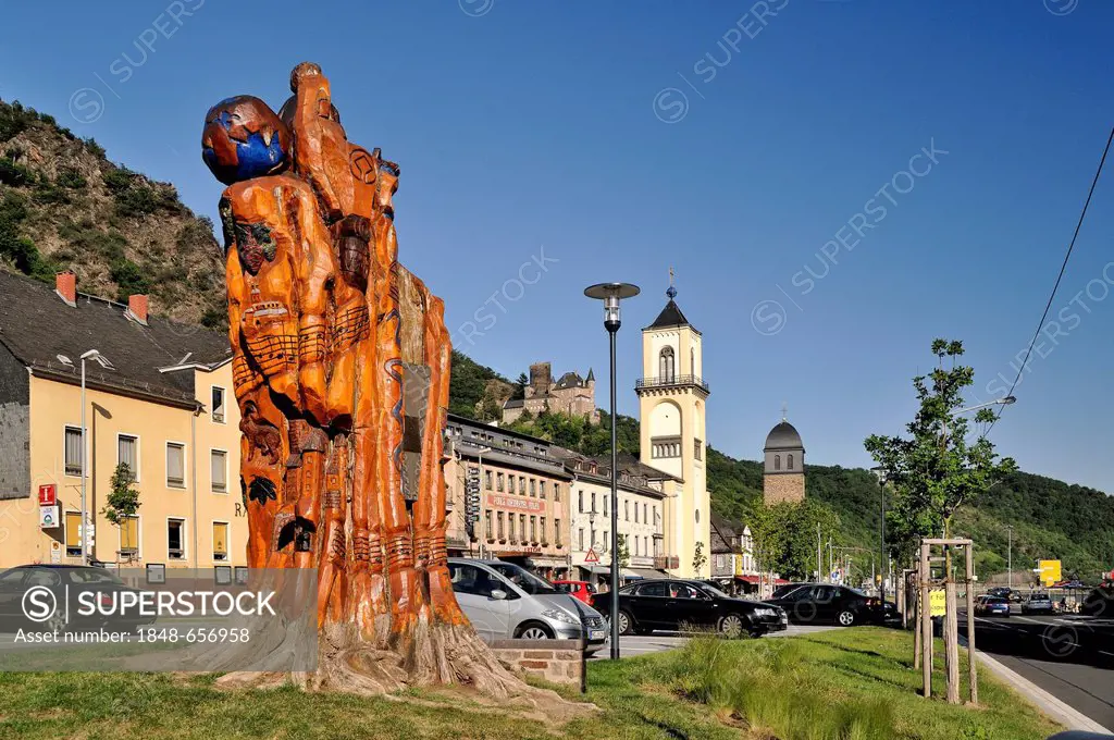 Sculpture made from a tree trunk, Sankt Goarshausen, Upper Middle Rhine Valley, a Unesco World Heritage Site, Rhineland-Palatinate, Germany, Europe