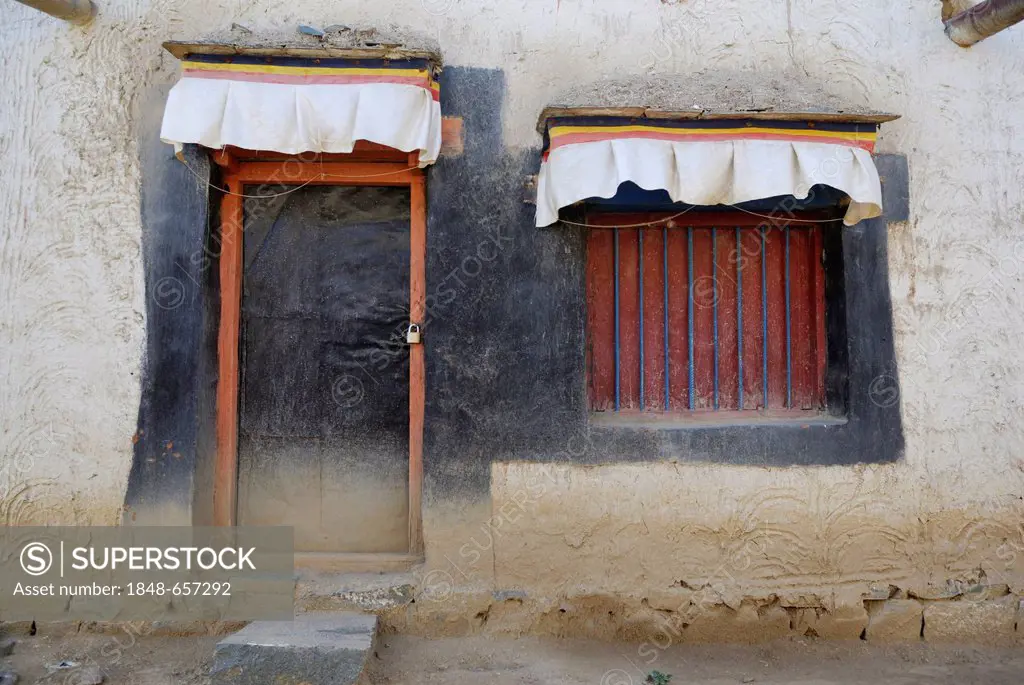 Door and window, Tashilhunpo Monastery, Shigatse, Tibet, China, Asia