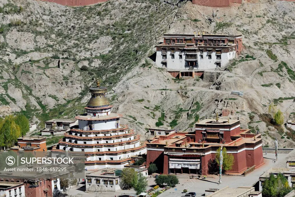 View over the Paelkhor Monastery Complex, Pelkhor Chode, Tsuglagkhang, Kumbum, Rinding Monastery, Gyantse, Tibet, China, Asia