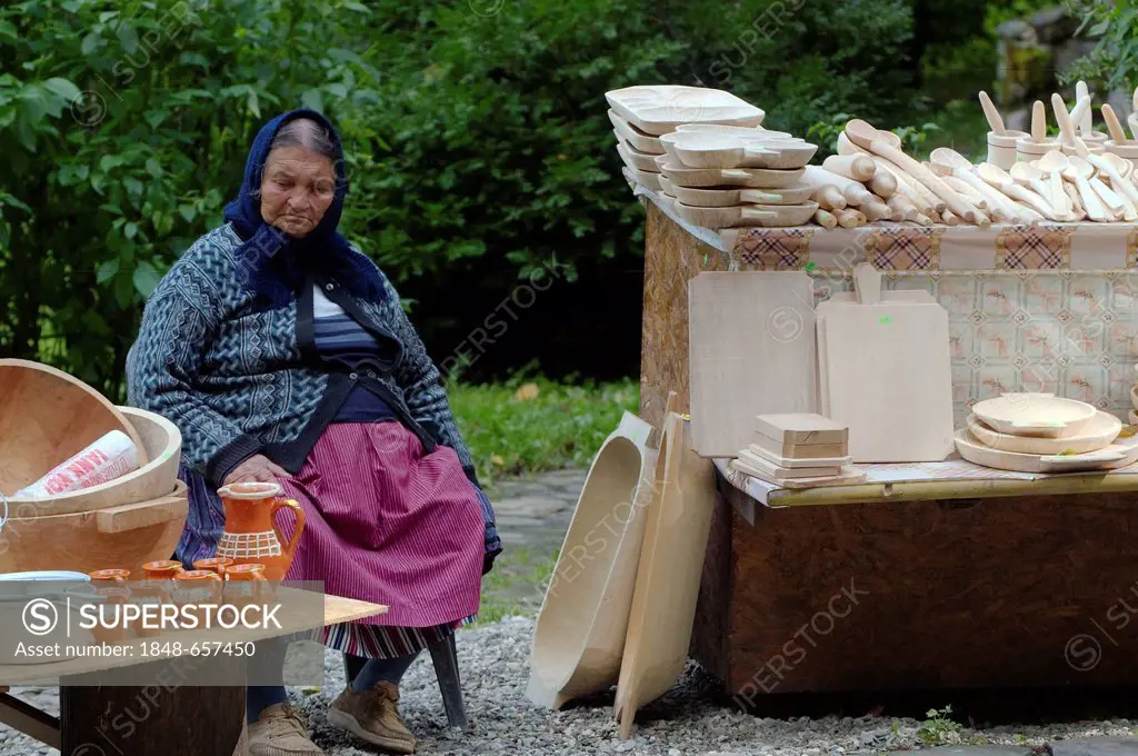 Street vendor selling pottery and wooden kitchen utensils, Sibiu, Transylvania, Romania, Europe