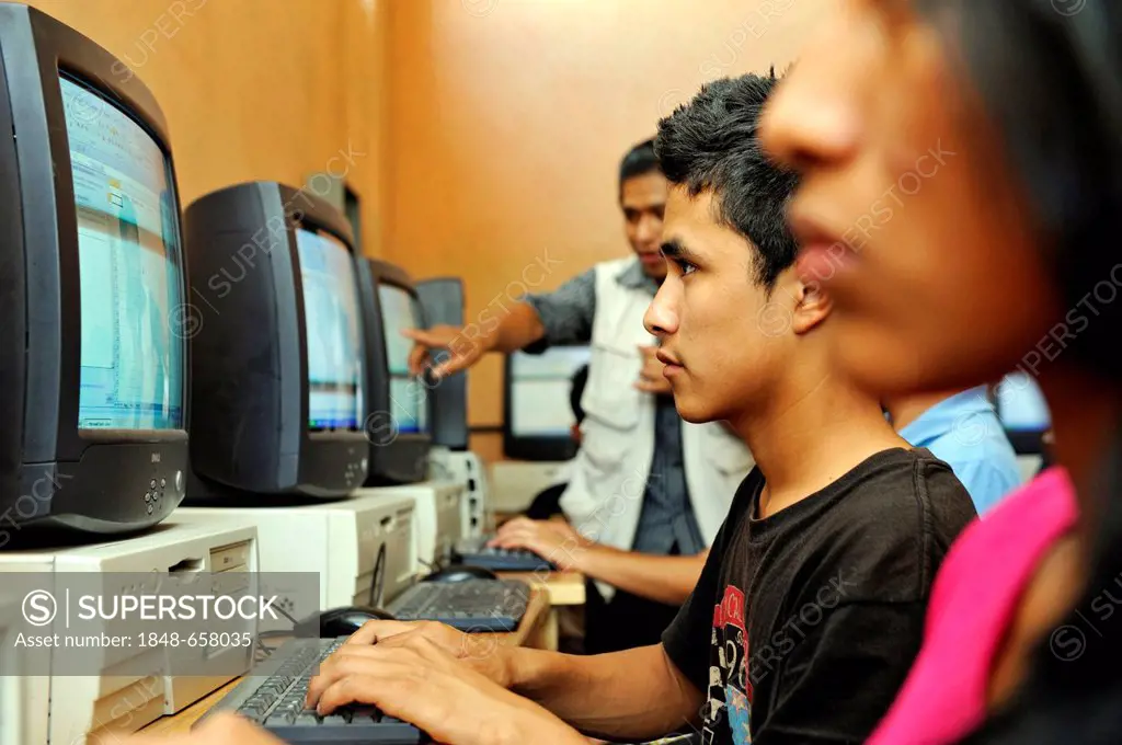 Computer science class, Escuela Ceiba school, Lomas de Santa Faz slum, Guatemala City, Guatemala, Central America