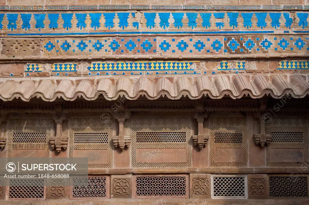 Colourful ceramic tiles adorning a wall, Man Singh Palace, Gwalior Fort or Fortress, Gwalior, Madhya Pradesh, India, Asia