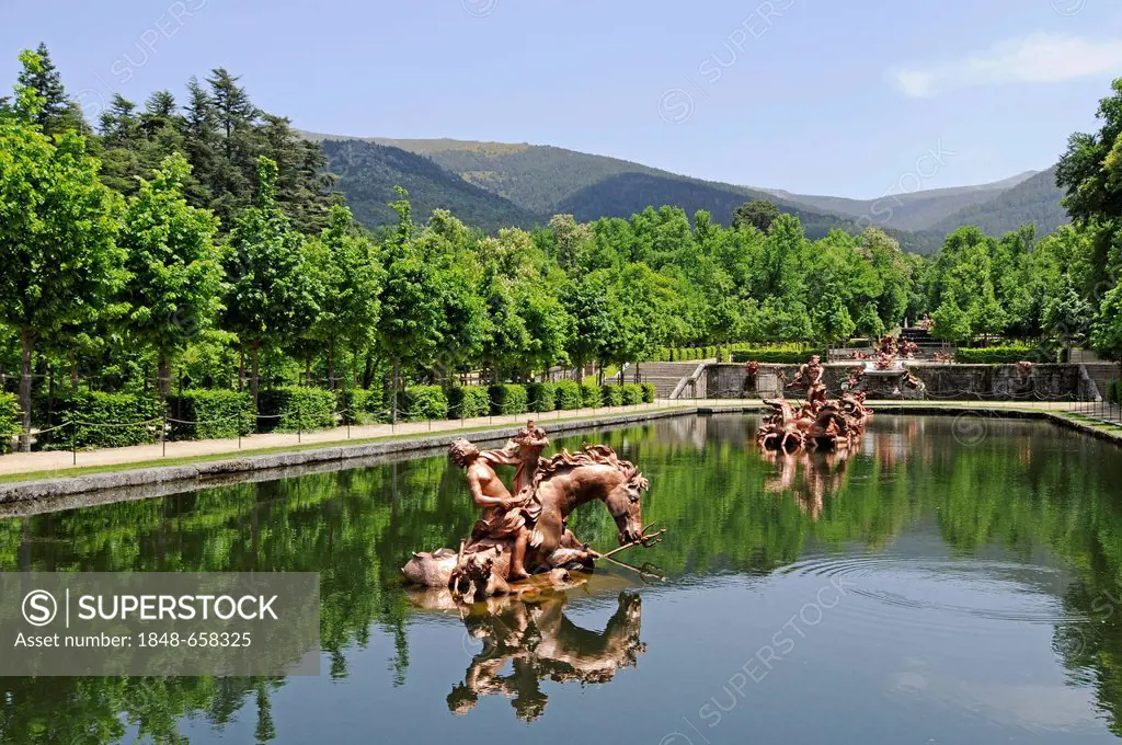 Pond, fountain, garden, Palacio Real La Granja de San Ildefonso palace, the former royal summer residence, San Ildefonso, province of Segovia, Castill...