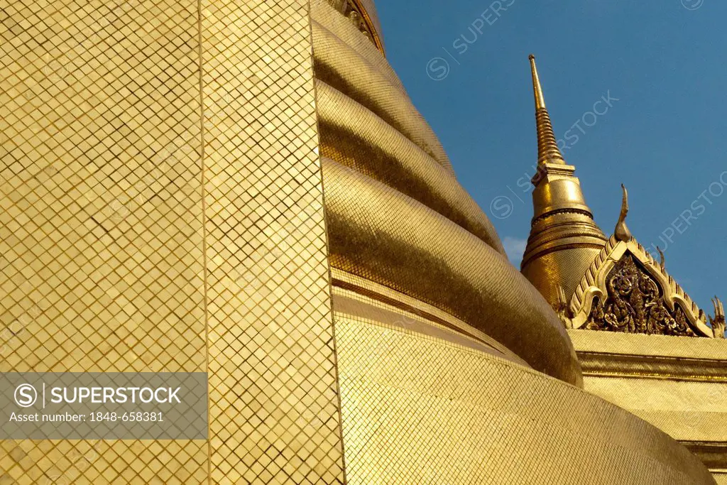 Wat Phra Kaeo, Phra Sri Rattana Chedi, Cloud Tower, Bangkok, Thailand, Asia