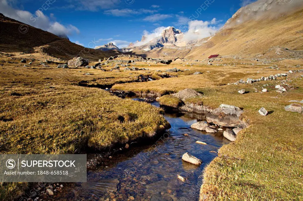 Meandering river, Cordillera Huayhuash mountain range, Andes, Peru, South America
