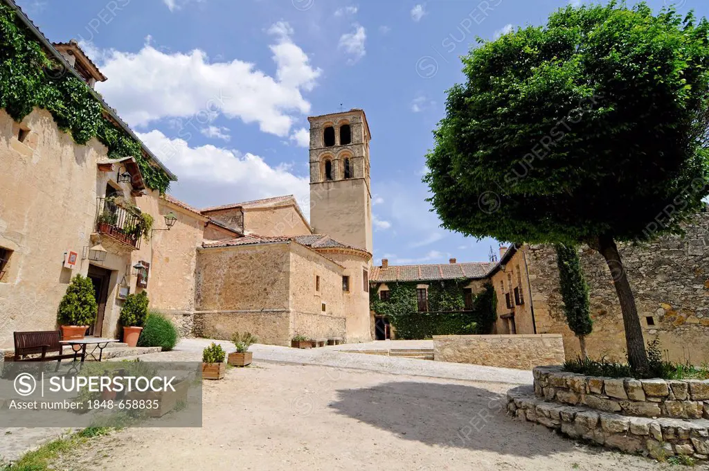 Church, village of Pedraza de la Sierra, province of Segovia, Castilla y Leon, Castile and León, Spain, Europe, PublicGround