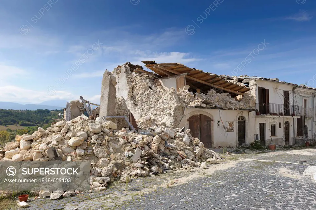Ruined buildings destroyed by the earthquake on 6th April 2009 in Castelnuovo near L'Aquila, Abruzzo region, Italy, Europe, PublicGround