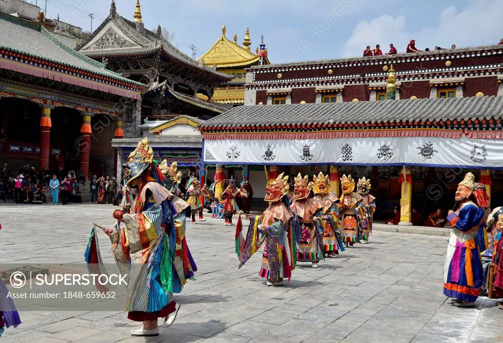Tibetan Buddhism, religious masked dance Cham festival in the important Gelupgpa monastery of Kumbum, Ta'er Monastery, Huangzhong, Xinning, Qinghai, f...