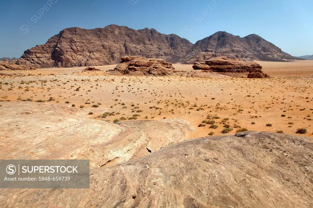 Wide plain, desert, mountains, Wadi Rum, Hashemite Kingdom of Jordan, Middle East, Asia