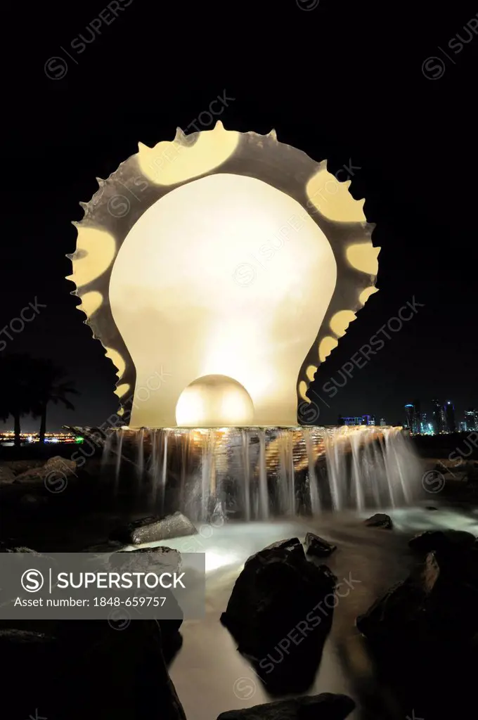 The Pearl monument on the Corniche, Doha, Qatar, Arabian Peninsula, Persian Gulf, Middle East, Asia