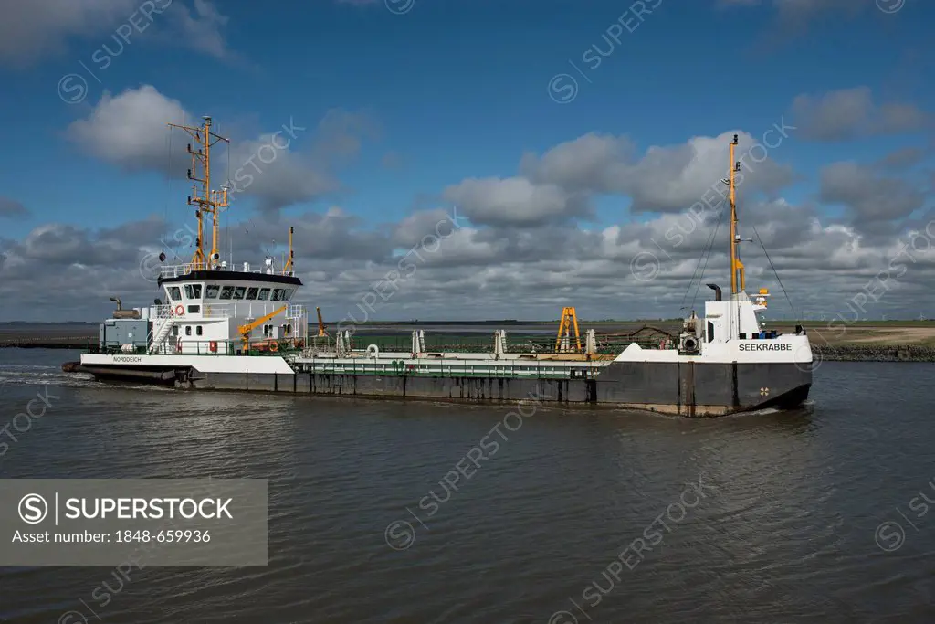Ship Seekrabbe, dredger, travelling in the Lower Saxony Wadden Sea, Lower Saxony, Germany, Europe