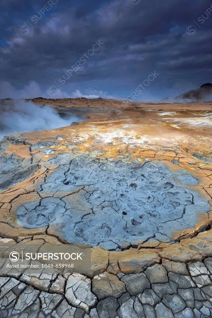 Solfataras, fumaroles, mud pools, sulfur and other minerals, steam, Hveraroend geothermal area, Námafjall mountains, Mývatn area, Norðurland eystra, t...