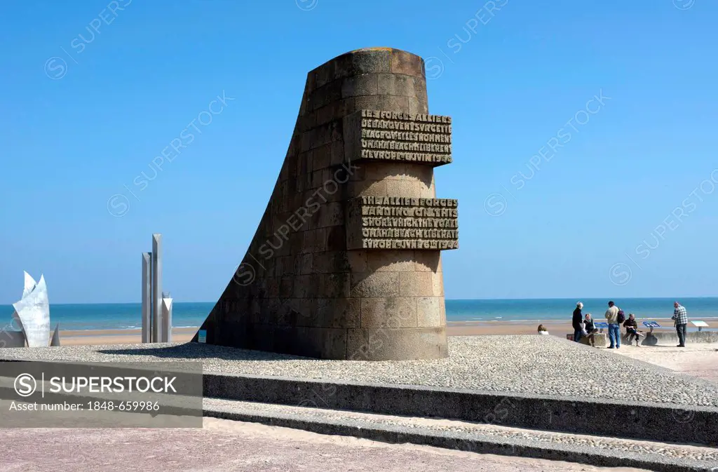 Monument on Omaha Beach in honour of the landing of V Corps on 6 June 1944, Saint-Laurent-sur-Mer, Normandy, France, Europe