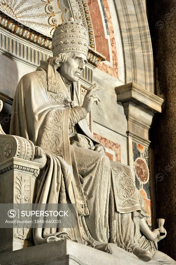 Monument to Pope Pius VII, St. Peter's Basilica, Vatican City, Rome, Lazio region, Italy, Europe
