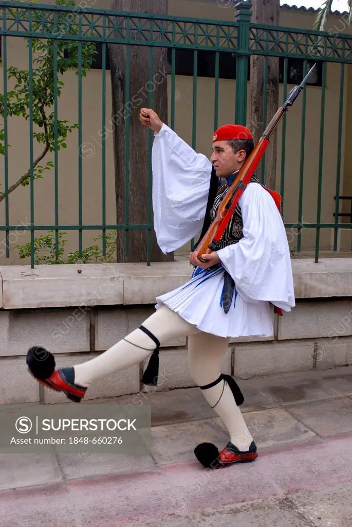 Evzone, Greek guard soldier from the village Evzone, traditional changing of the guard in front of the Greek Parliament, Athens, Greece, Europe