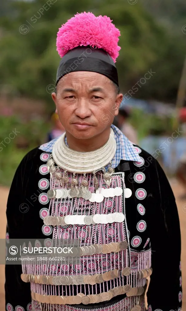 Hmong man, traditionally dressed, at a new year festival at Hung Saew village, Chiang Mai, Thailand, Asia