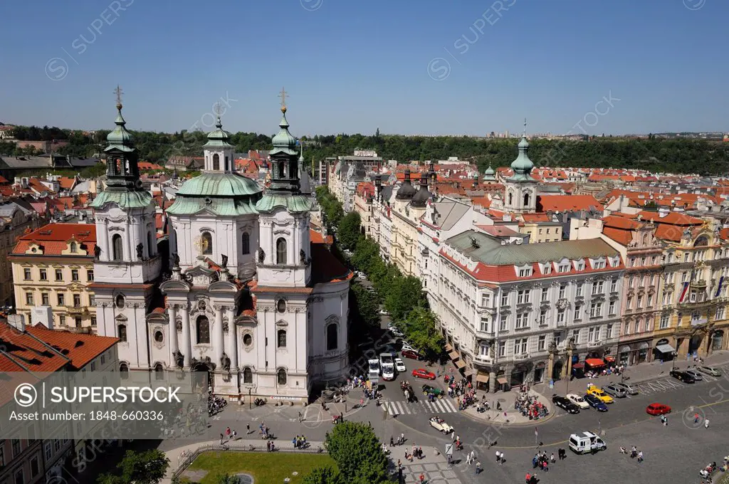 St. Nicholas Church in the Old Town Square, Staromestske namesti, Prague, Czech Republic, Europe