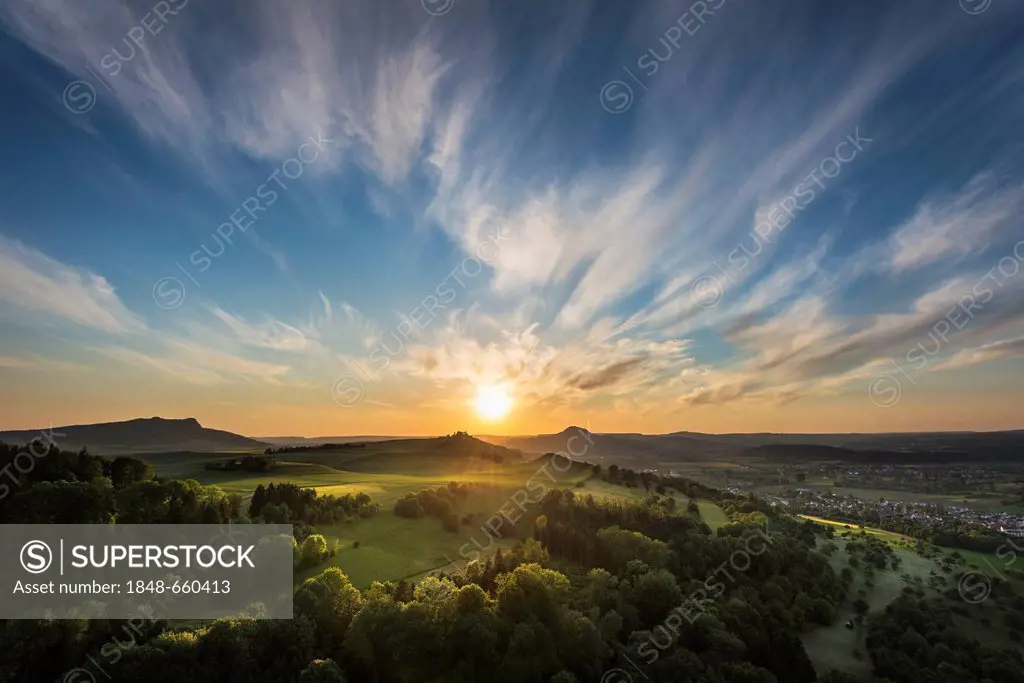 Sunset with Cirrostratus clouds, Hegau volcanoes on the horizon, Hohenstoffeln, Maegdeberg und Hohenhewen, from the left, Baden-Wuerttemberg, Germany,...