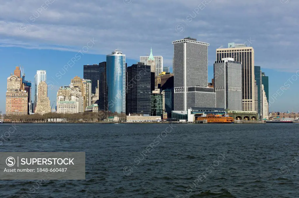 Skyline of New York City, Battery Park, East River, New York, United States of America, USA