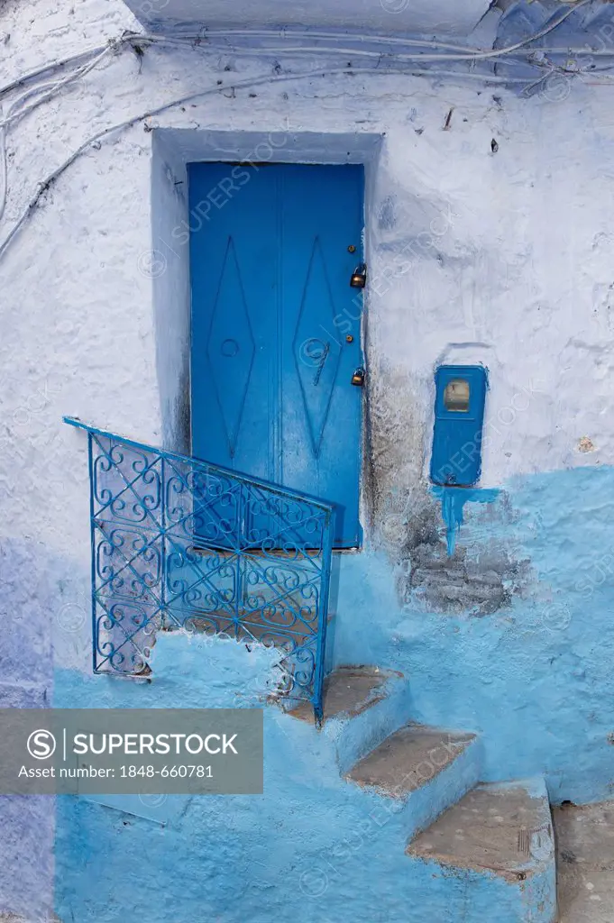 Blue-washed house in the old town of Chefchaouen or Chaouen, Tanger-Tétouan, Morocco, Maghreb, North Africa, Africa