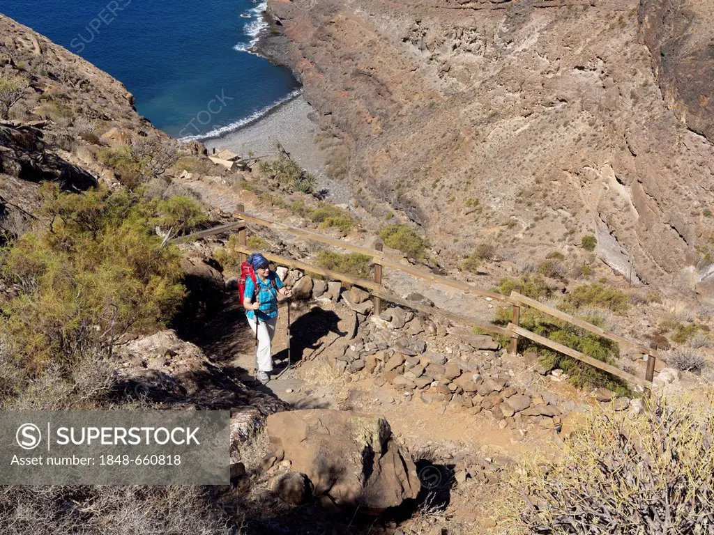 Female hiker, Sendero Quise trail, La Cantera below, Alajeró, La Gomera, Canary Islands, Spain, Europe