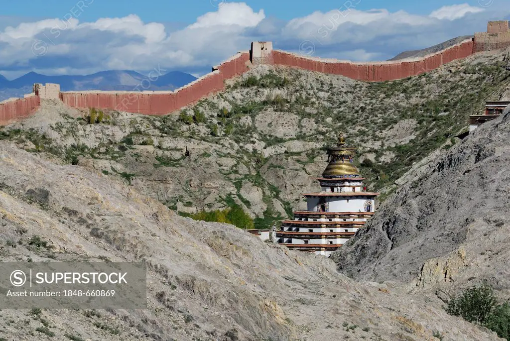 View from Dzong towards the Paelkhor Monastery Complex, Pelkhor Choede and the Kumbum, Gyantse, Tibet, China, Asia